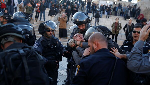 Policija Izarela u sukobu sa Palesticnima u Jerusalimu - Sputnik Srbija