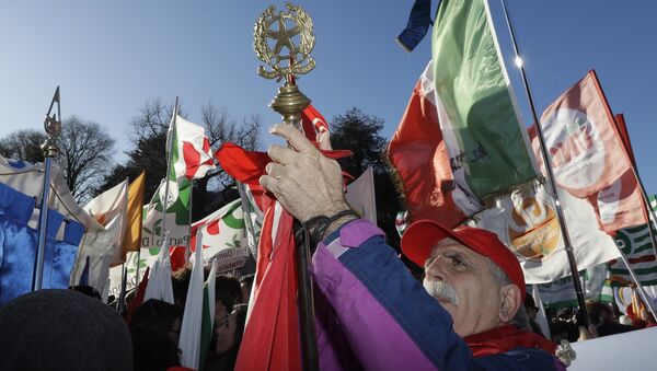 Протест италијанске Демократске партије у граду Комо - Sputnik Србија