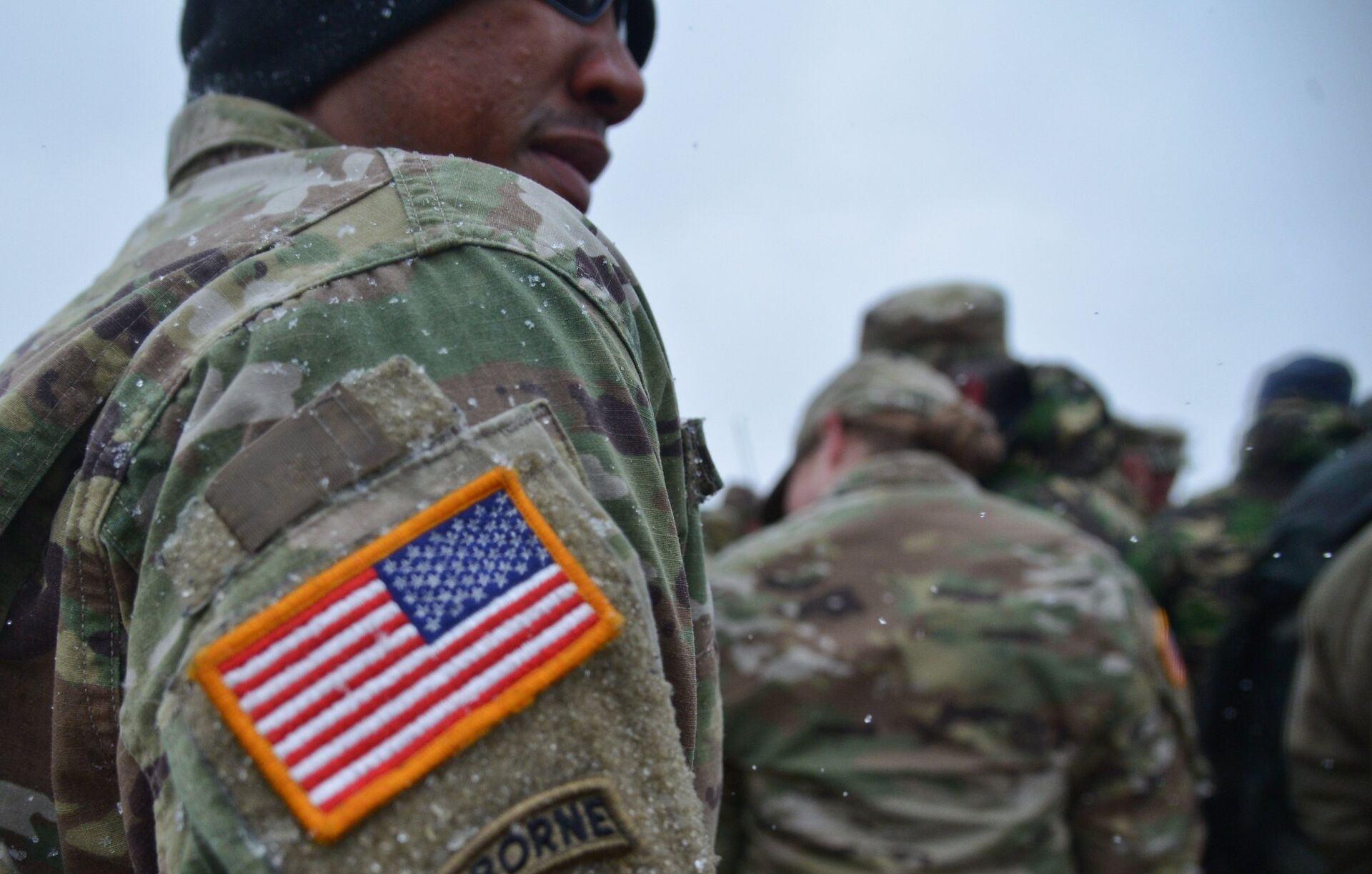 Američki vojnik na zajedničkim vojnim vežbama SAD i Rumunije u okviru operacije Atlantska odlučnost u Rumuniji Američki vojnik na zajedničkim vojnim vežbama SAD i Rumunije u okviru operacije Atlantska odlučnost u Rumuniji - Sputnik Srbija, 1920, 20.07.2025