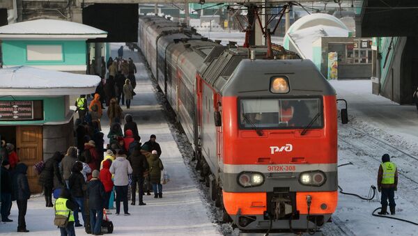 Putnički voz na stanici Novosibirsk-Glavna Zapadno-sibirske pruge koja je deo Transsibirske železničke magistrale - Sputnik Srbija