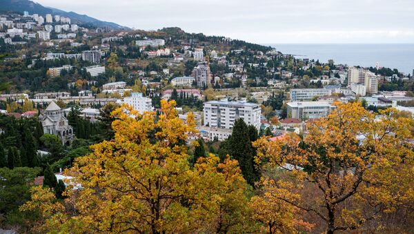 Pogled na grad Jaltu. Jesen na Krimu - Sputnik Srbija