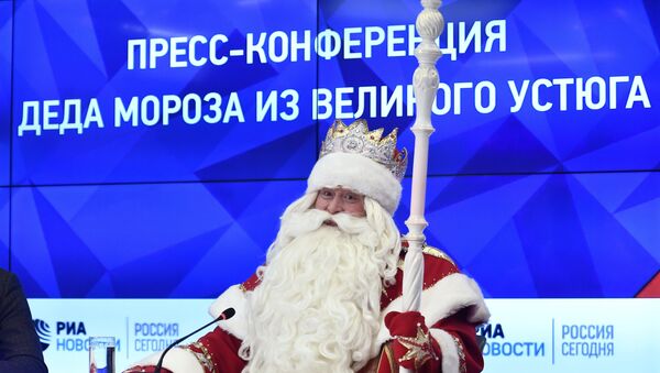 Deda Mraz govori na konferenciji za medije - Sputnik Srbija