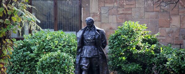 Spomenik Jusipu Brozu Titu u sklopu Muzeja Jugoslavije Spomenik Jusipu Brozu Titu u sklopu Muzeja Jugoslavije - Sputnik Srbija