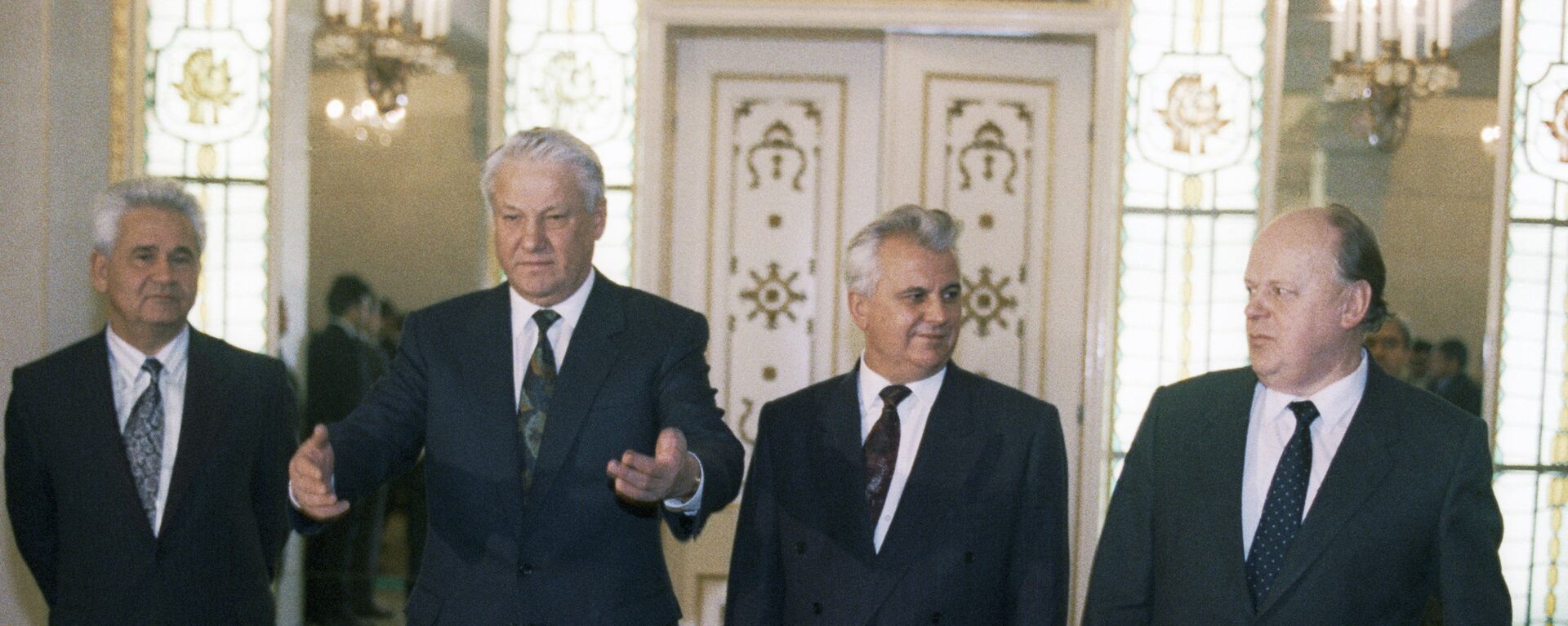 Boris Jeljcin, Leonid Kravčuk, Stanislav Šuškevič - Sputnik Srbija, 1920, 13.12.2017