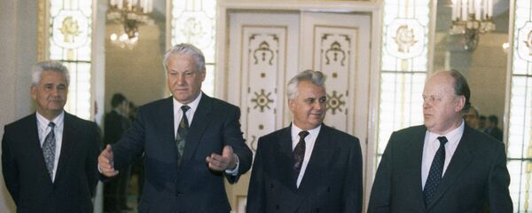 Борис Јељцин, Леонид Кравчук, Станислав Шушкевич - Sputnik Србија