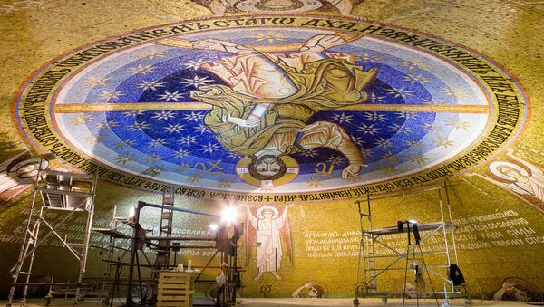 Završeni radovi na izradi mozaika na kupoli Hrama Svetog Save u Beogradu - Sputnik Srbija