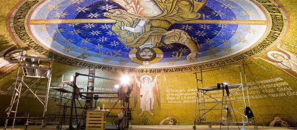 Završeni radovi na izradi mozaika na kupoli Hrama Svetog Save u Beogradu Završeni radovi na izradi mozaika na kupoli Hrama Svetog Save u Beogradu - Sputnik Srbija