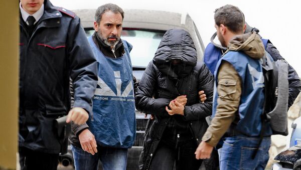 Hapšenje žena zbog veze sa mafijom u Italiji - Sputnik Srbija