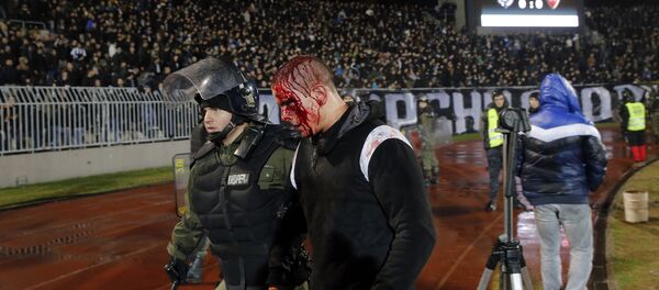 Navijači i policije posle tuče na 156. derbiju - Sputnik Srbija