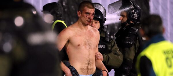 Navijači i policije posle tuče na 156. derbija - Sputnik Srbija