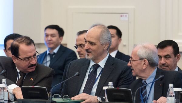 Stalni predstavnik Sirije u UN Bašar Džafari na međusirijskim pregovorima u Astani - Sputnik Srbija
