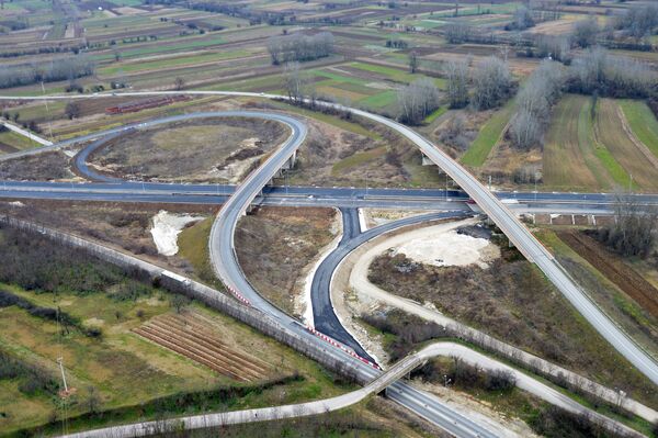 Резултат извршене реконструкције је повећање брзине саобраћаја возова са 30 на 120 километара на час, саопштио је „РЖД Интернешнел“. - Sputnik Србија