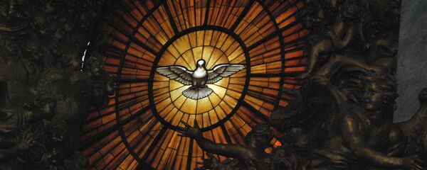 Витраж из Базилике Светог Петра у Ватикану Витраж из Базилике Светог Петра у Ватикану - Sputnik Србија