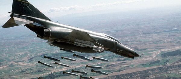 F-4E Fantom II, dvomotorni američki supersonični lovac-bombarder sa dva sedišta. - Sputnik Srbija