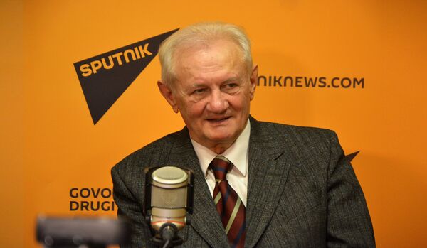 Генерал Бранко Крга, бивши шеф Војне контраобавештајне службе и бивши начелник Генералштаба. Генерал Бранко Крга, бивши шеф Војне контраобавештајне службе и бивши начелник Генералштаба. - Sputnik Србија
