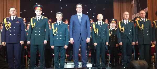 Aleksandar Vučić sa horom Aleksandrov - Sputnik Srbija