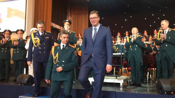 Вучић је открио и да му је „Тамо далеко“ омиљена песма  - Sputnik Србија