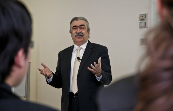 Гост-забављач: Резервоар вицева, пошалица и доскочица... - Sputnik Србија