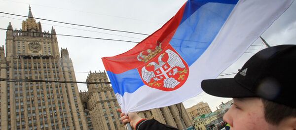 Застава Србије испред МИД - а - Sputnik Србија