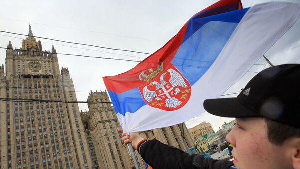 Застава Србије испред МИД - а - Sputnik Србија