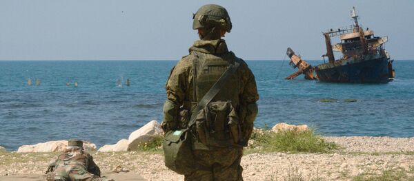 Руски војник у луци Тартус - Sputnik Србија