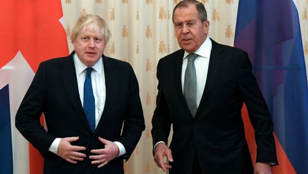 Ruski šef diplomatije Sergej Lavrov i ministar spoljnih poslova Velike Britanije Boris Džonson - Sputnik Srbija