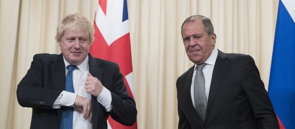 Руски шеф дипломатије Сергеј Лавров и министар спољних послова Велике Британије Борис Џонсон Руски шеф дипломатије Сергеј Лавров и министар спољних послова Велике Британије Борис Џонсон - Sputnik Србија