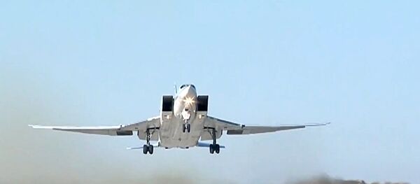 Бомбардер далеког домета ТУ22М3 који ће бити наоружан новим крстарећим ракетама Х-50 - Sputnik Србија