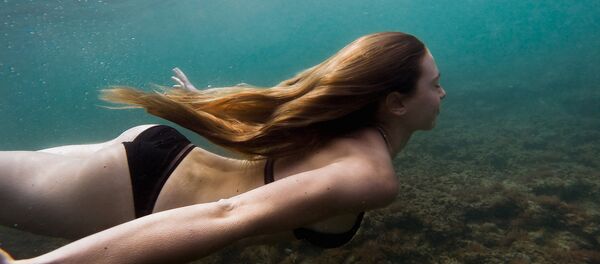 Девојка у мору Девојка у мору - Sputnik Србија
