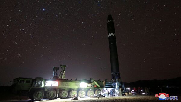 Novorazvijena severnokorejska interkontinentalna balistička raketa Hvasong 15 - Sputnik Srbija