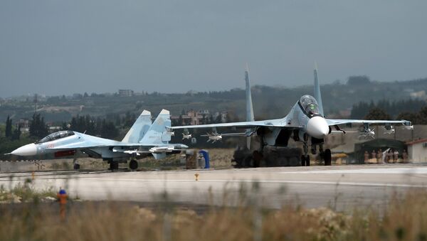 Руски ловци Су-30 у војној бази Хмејмим у Сирији - Sputnik Србија