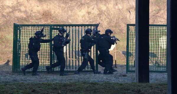 Pripadnici policije će u narednim danima testirati novo naoružanje Pripadnici policije će u narednim danima testirati novo naoružanje - Sputnik Srbija