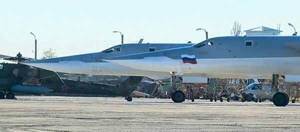 Бомбардери Ту-22М3 руског ваздухопловства пре полетања у напад на терористе у Абу Кемалу - Sputnik Србија