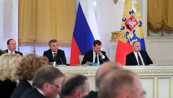 Predsednik Rusije Vladimir Putin i premijer Dmitrij Medvedev - Sputnik Srbija