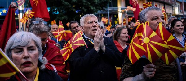 Народ на улицама Скопља Народ на улицама Скопља - Sputnik Србија