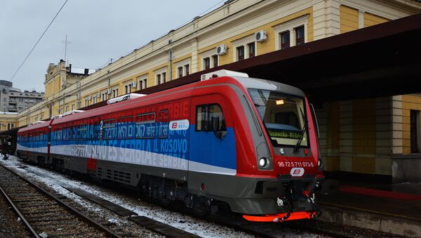 Воз који је ујутру из Београда кренуо за Косовску Митровицу, а заустављен је после подне у Рашкој. - Sputnik Србија