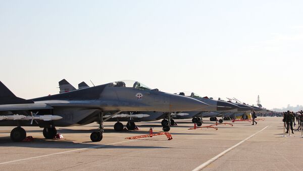 Авиони МиГ-29 на аеродрому у Батајници. - Sputnik Србија