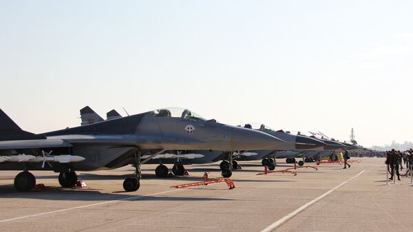 Avioni MiG-29 na aerodromu u Batajnici. - Sputnik Srbija