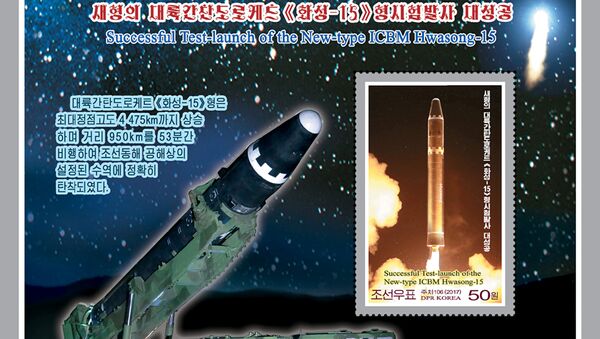 Markica Državnog štamparskog biroa posvećena lansiranju rakete Hvasong 15 u Severnoj Koreji - Sputnik Srbija