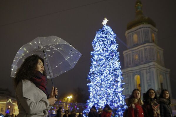 Stiže Nova godina! Jelke na trgovima širom sveta - Sputnik Srbija