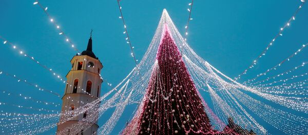 Стиже Нова година! Јелке на трговима широм света Стиже Нова година! Јелке на трговима широм света - Sputnik Србија