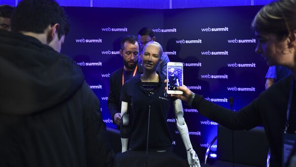 Humanoidni robot Sofija na konferenciji za medije u Lisabonu - Sputnik Srbija