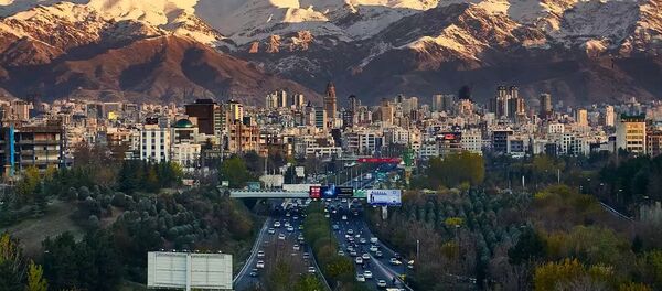 Техеран, Иран, хоризонт који показује планину Алборз у даљини - Sputnik Србија