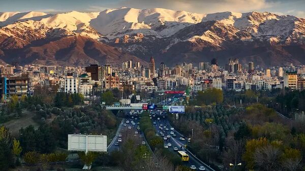 Teheran, Iran, horizont koji pokazuje planinu Alborz u daljini - Sputnik Srbija