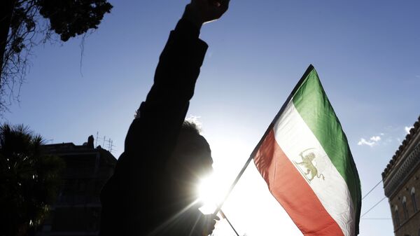 Иранска застава на окупљању у Риму у знак подршке протестима у Ирану - Sputnik Србија