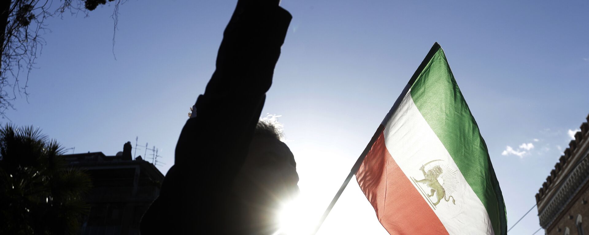 Иранска застава на окупљању у Риму у знак подршке протестима у Ирану - Sputnik Србија, 1920, 13.03.2026