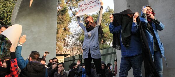 Ирански студенти током протеста у Техерану - Sputnik Србија
