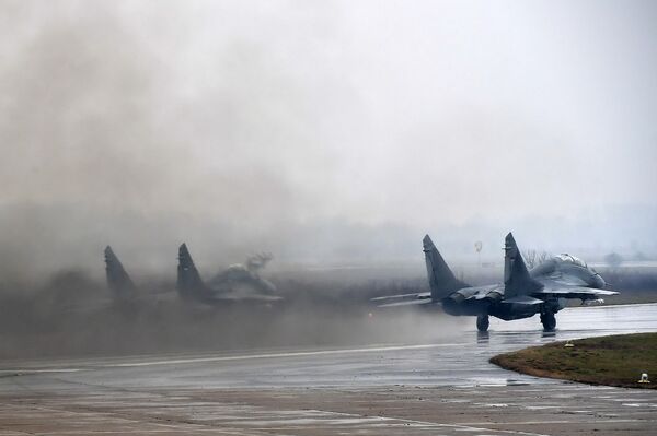 Командат Ратног ваздухопловства и ПВО Ранко Живак навео је да се осим ловачких авиона „миг 29“, који су учествовали у показној вежби, у дежурном систему налазе и снаге осматрања, јављања и навођења, као и ракетне јединице за противваздушну одбрану. - Sputnik Србија
