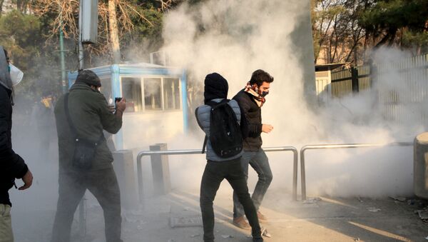 Ирански студенти током демонстрација у Техерану - Sputnik Србија