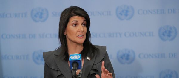 Američka ambasadorka u UN Niki Hejli obraća se novinarima u sedištu Ujedinjenih nacija u Njujorku - Sputnik Srbija